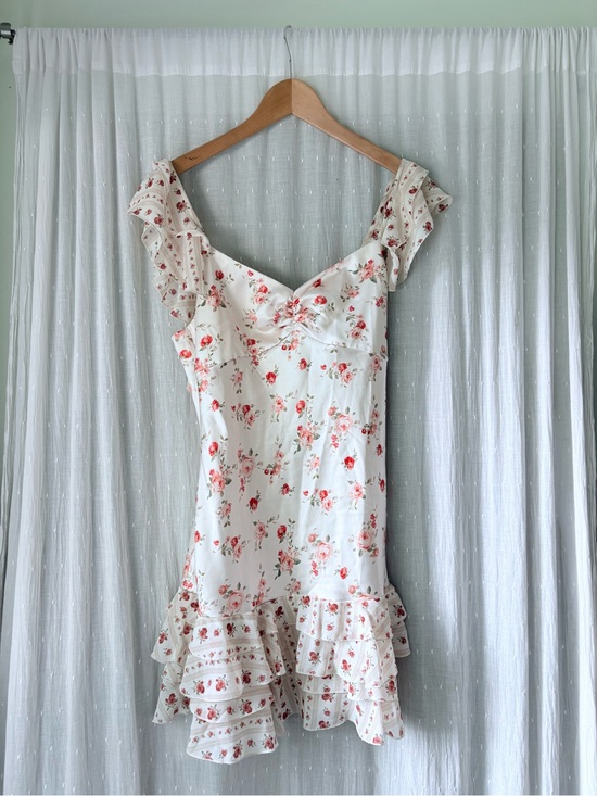 Forever 21 Dresses & Skirts - Forever 21 White Blouse with Subtle Pink Floral Accents